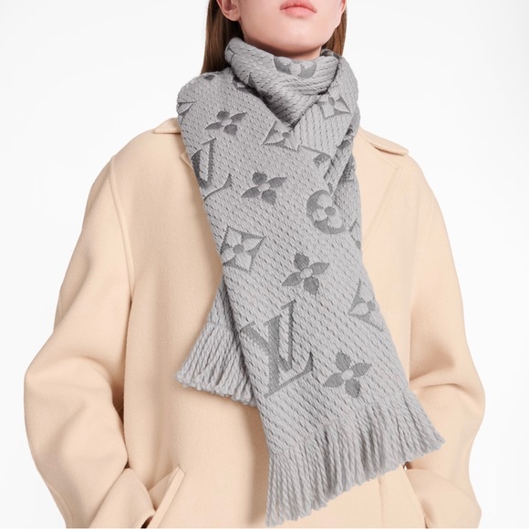 Louis Vuitton Logomania Wool Scarf, Light & Dark Gray Combination - Picture 11 of 12
